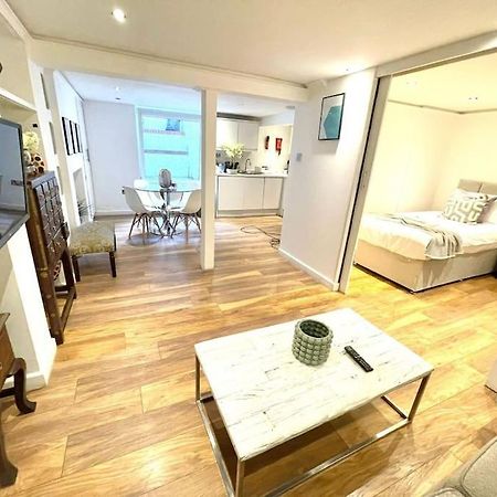 Historical Building / Cozy Basement Apt / Central Cambridge  Exterior photo