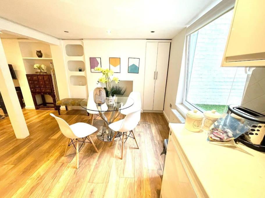 Historical Building / Cozy Basement Apt / Central Cambridge  Exterior photo