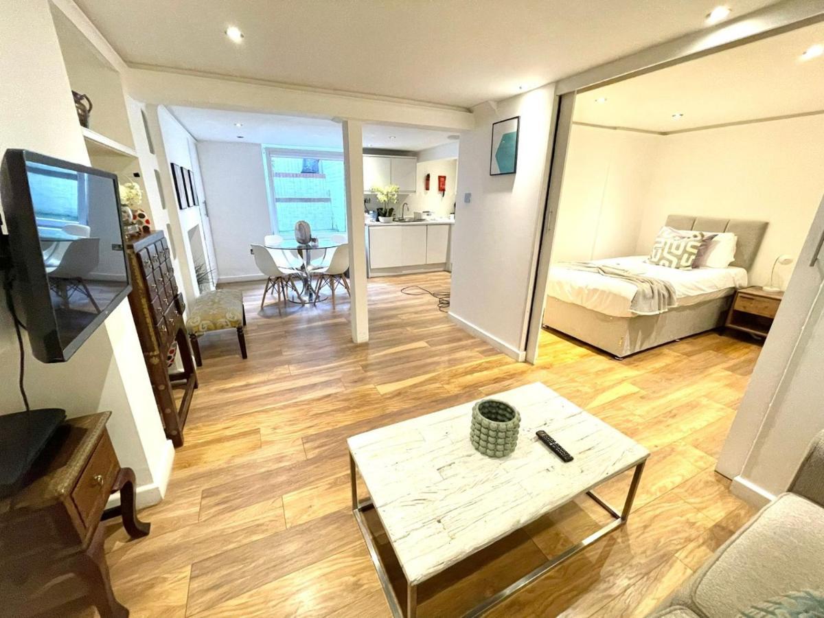 Historical Building / Cozy Basement Apt / Central Cambridge  Exterior photo